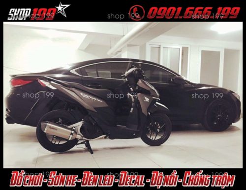 Hình ảnh cấy pô Akrapovic màu bạc đẹp độ cho xe Honda Vario 150